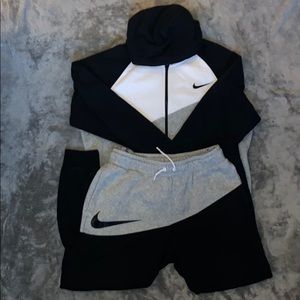 Men Nike jogging outfit top and bottom